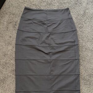 Lululemon Tube and From pencil skirt sz8 black Bnwot